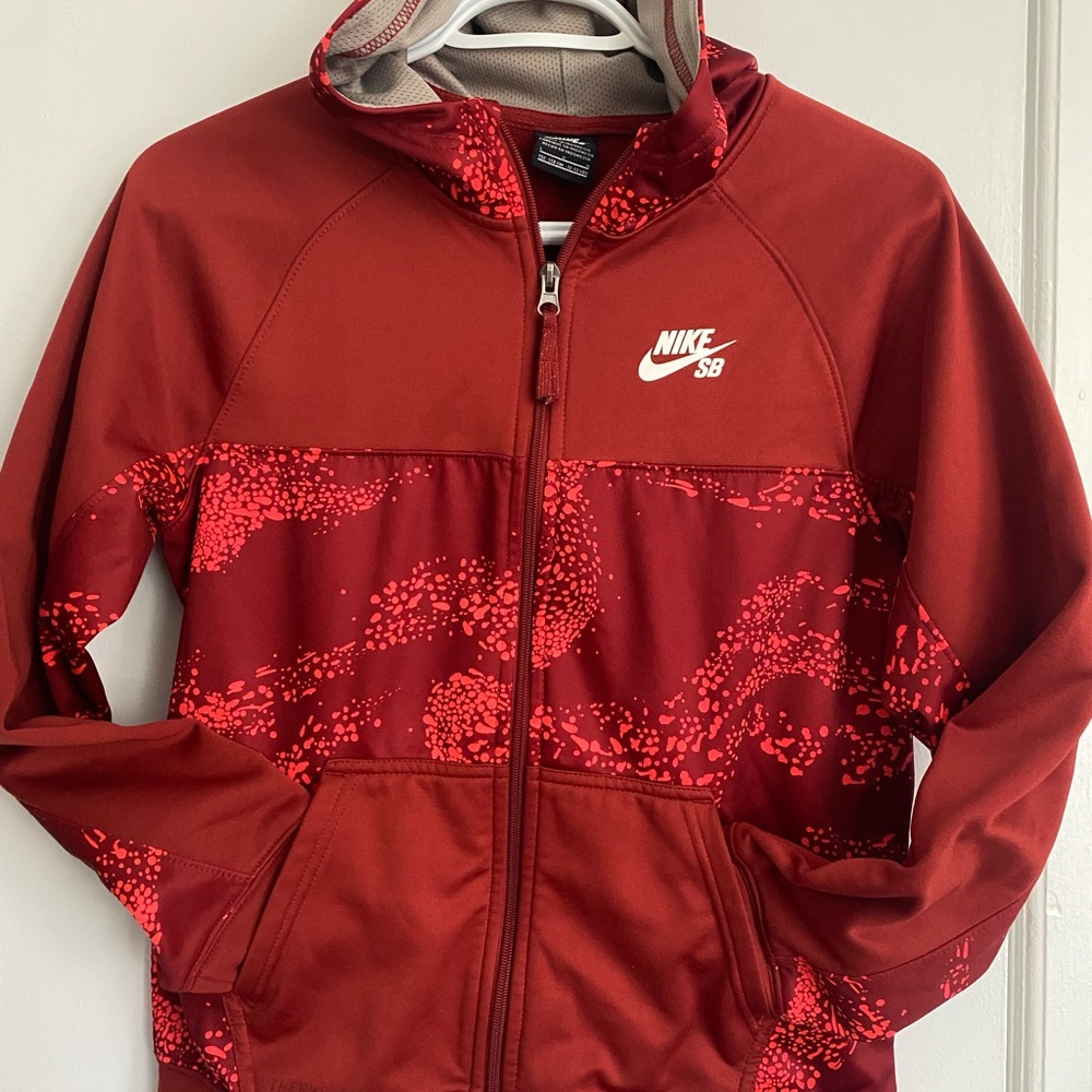 Brand New Hoodie Nike Large Boys, thermal fit.